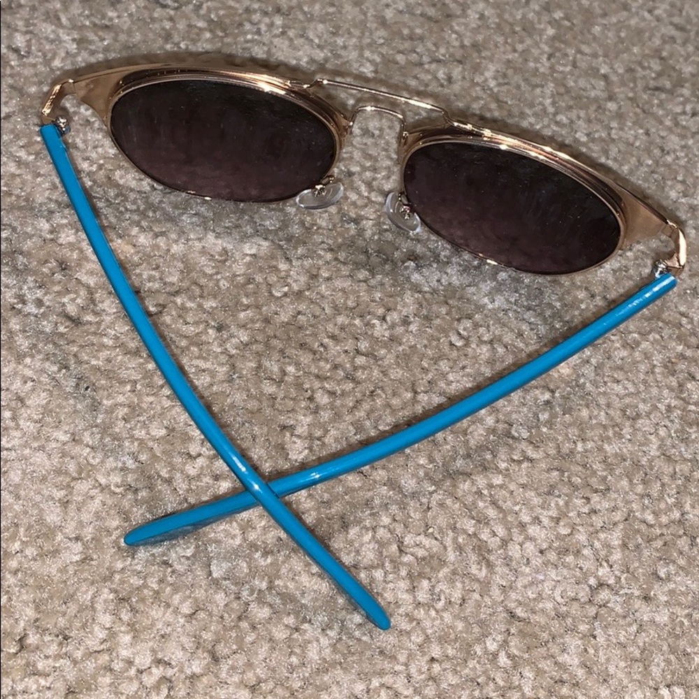 Sunglasses - Picture 4 of 4